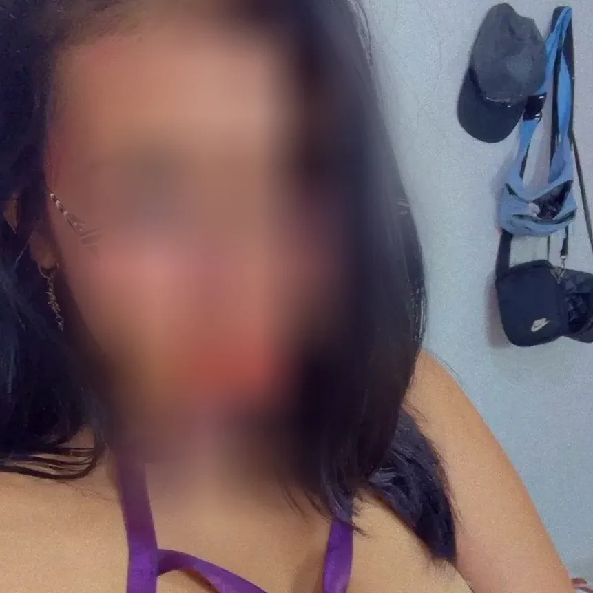 Catriona, 23