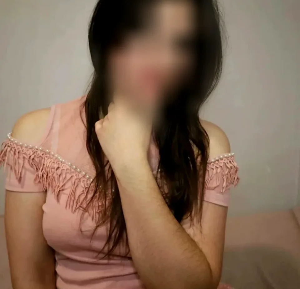Ella, 32