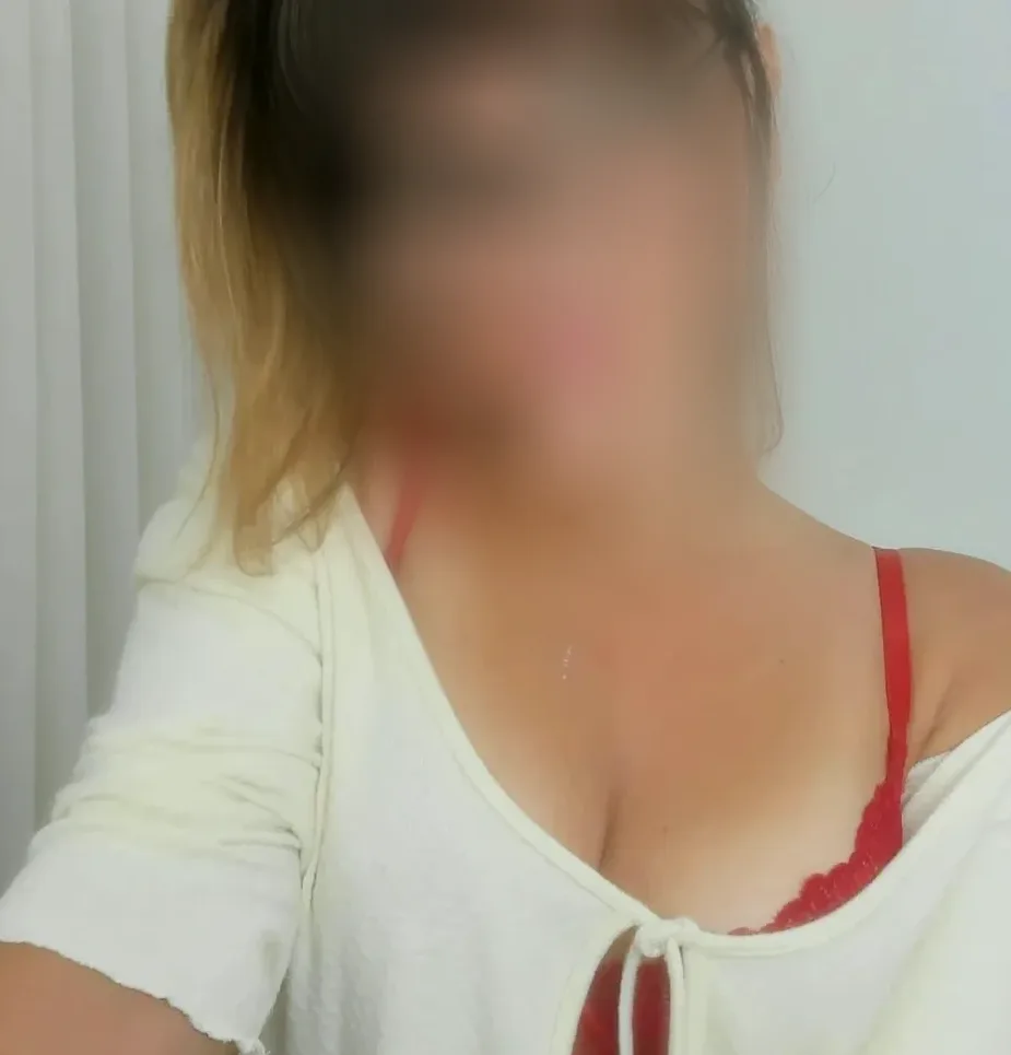 Evie, 28