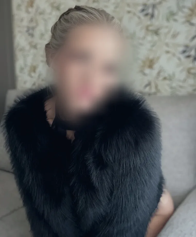 Lucy, 32